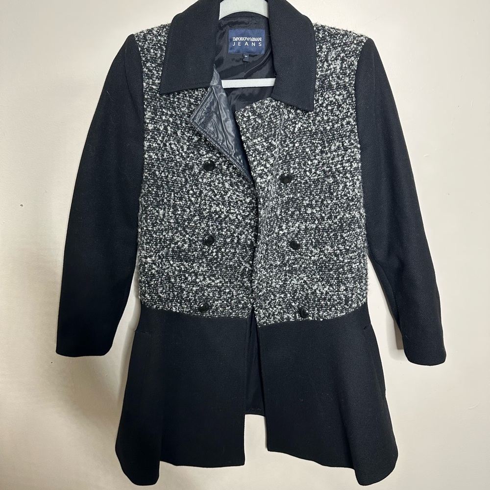 Giorgio Armani, double breasted blazer with pockets! Size 4 runs small